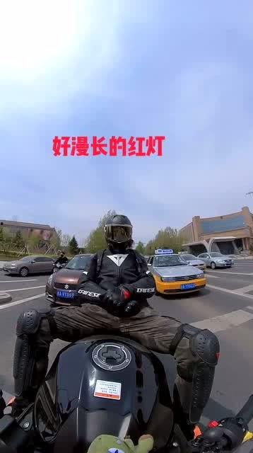 红绿灯摩托车爆料视频大全
